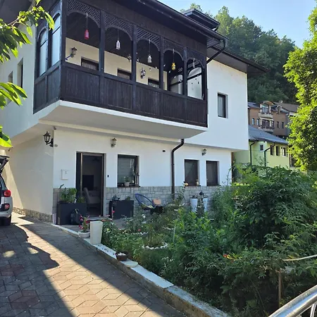 Riverside Apartman